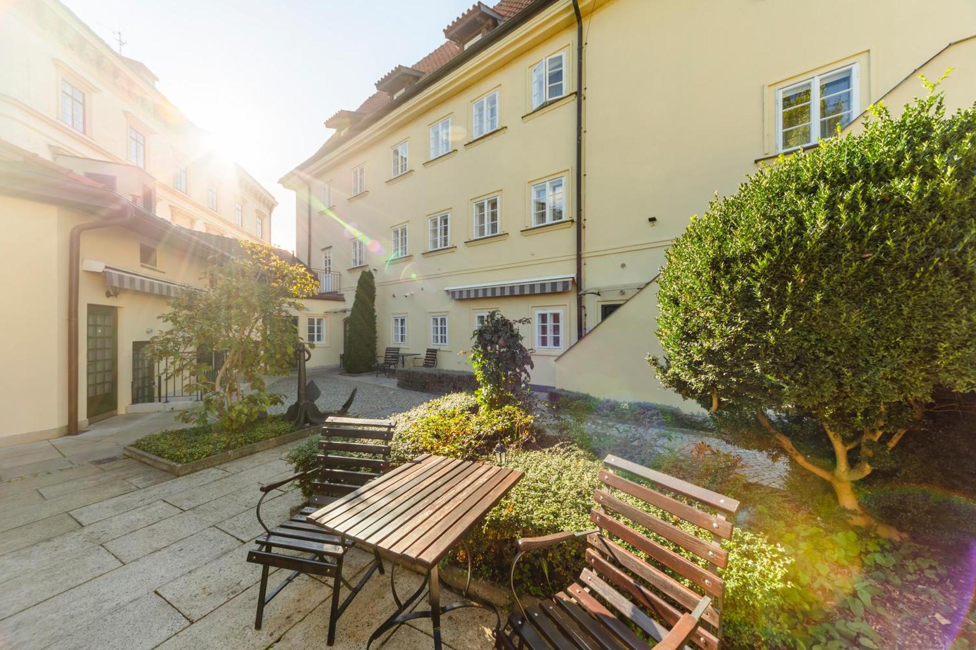 Archibald At The Charles Bridge Hotel Prague Exterior photo